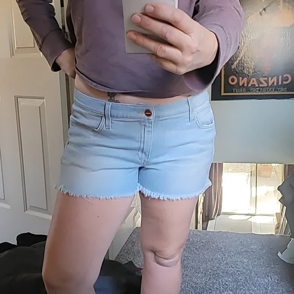 STUNNING JOES LIGHT WASH TAKARA JEAN SHORTS - Picture 2 of 11